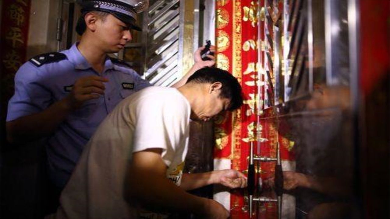 碧江区请开锁师傅开了锁后，师傅